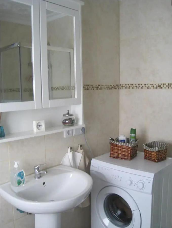 Apartamento con terraza, tipo ático, dos dormitorios y salón con sofá cama Jerez de la Frontera Exterior foto