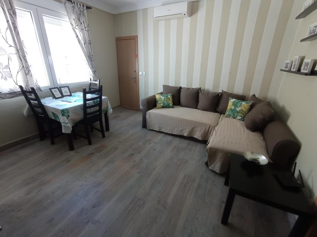 Apartamento con terraza, tipo ático, dos dormitorios y salón con sofá cama Jerez de la Frontera Exterior foto